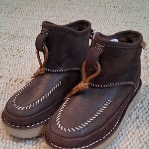 Nwt UGG Campfire Crafted Regenerate Chocolate Winter Boots with Cream Stitching